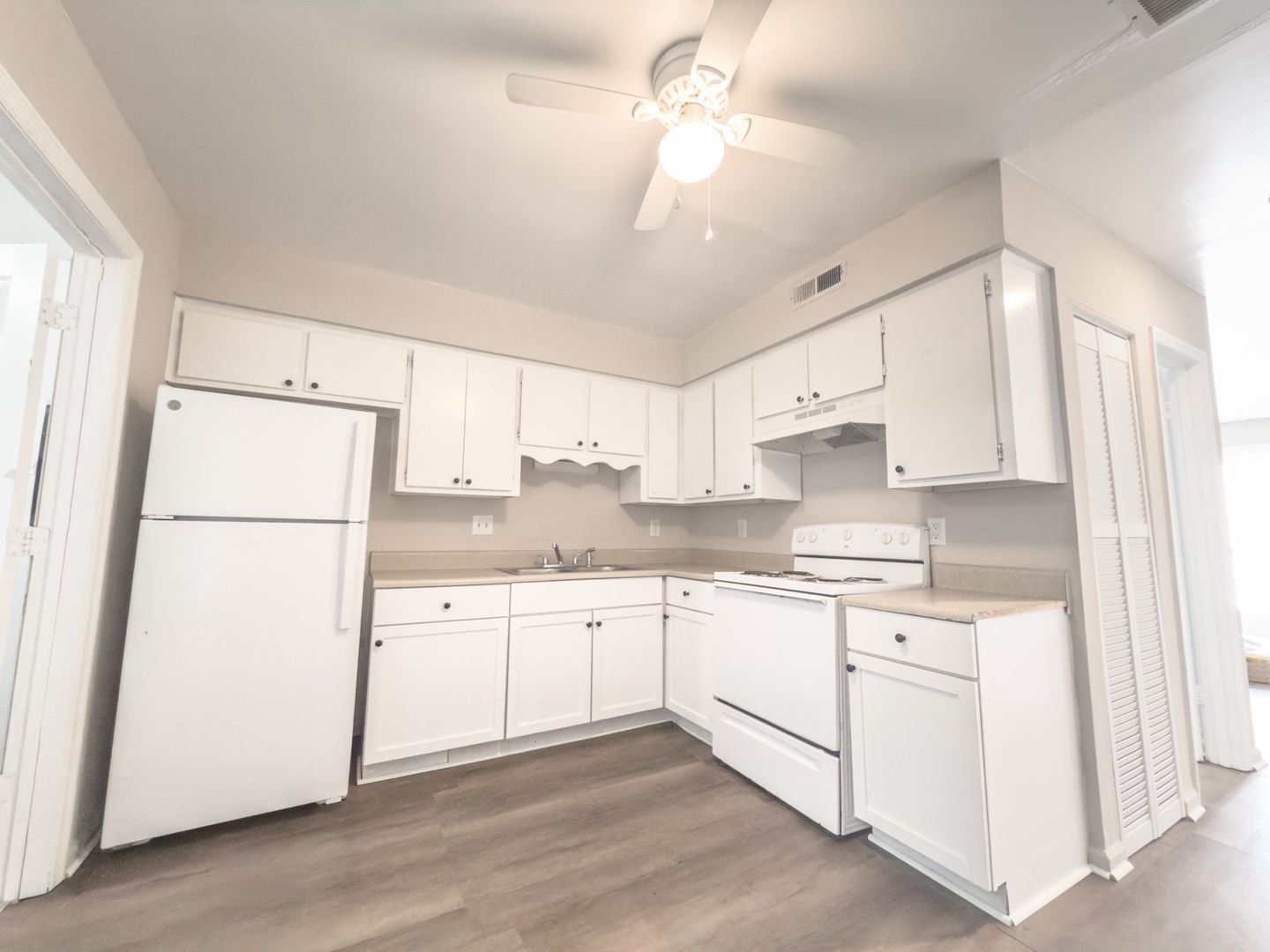 Summerville Townhome: 128 Langley Drive