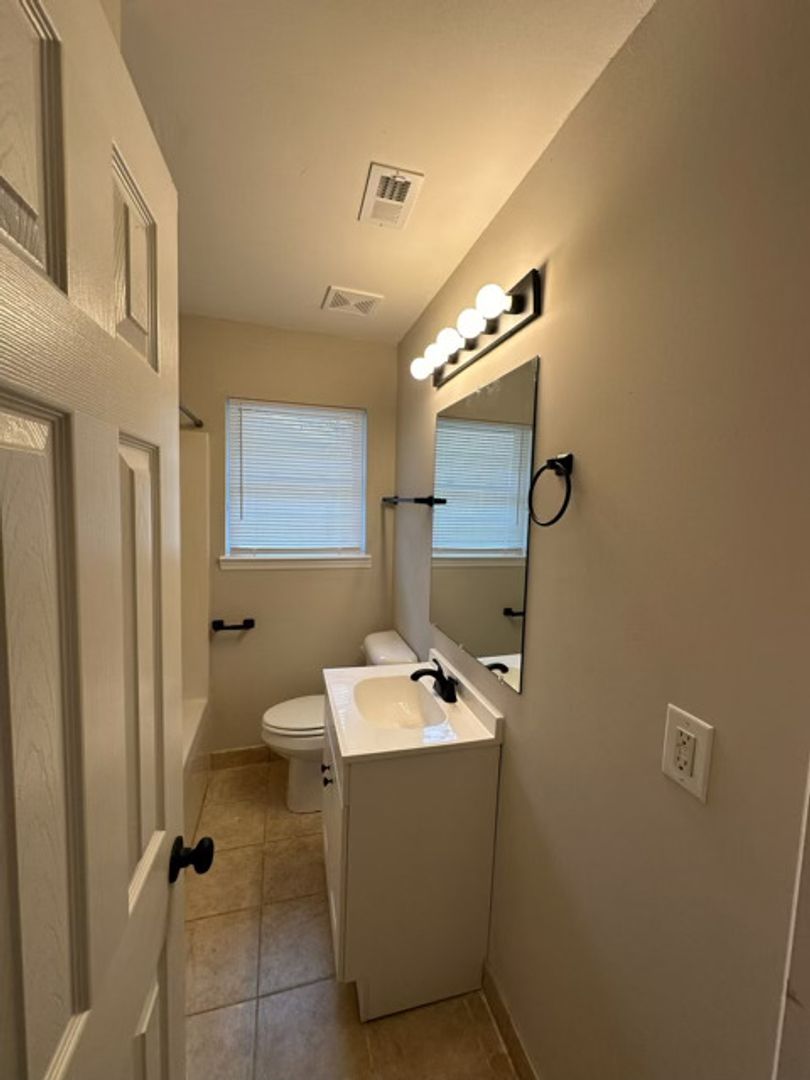 1537 N Avalon Cir 4 of 8
