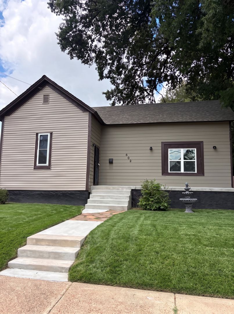 Memphis House: 602 E McLemore Ave