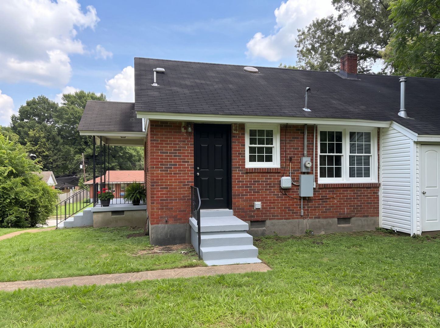 Memphis House: 3293 Ashland St