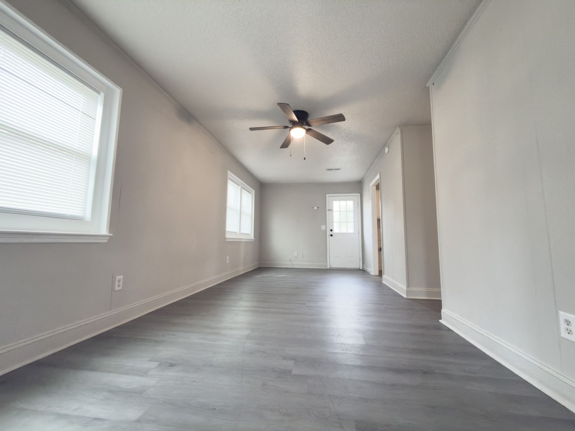 Charleston Apartment: 836 White Oak Dr