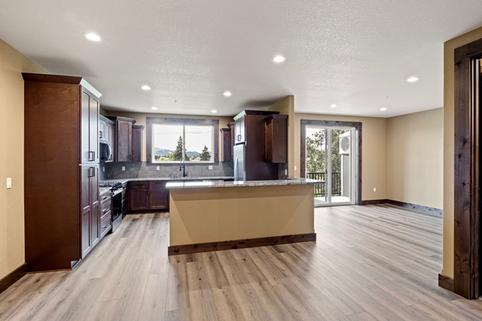 Sutherlin Apartment: 351, 451, 551, 651, 751 Dakota Street