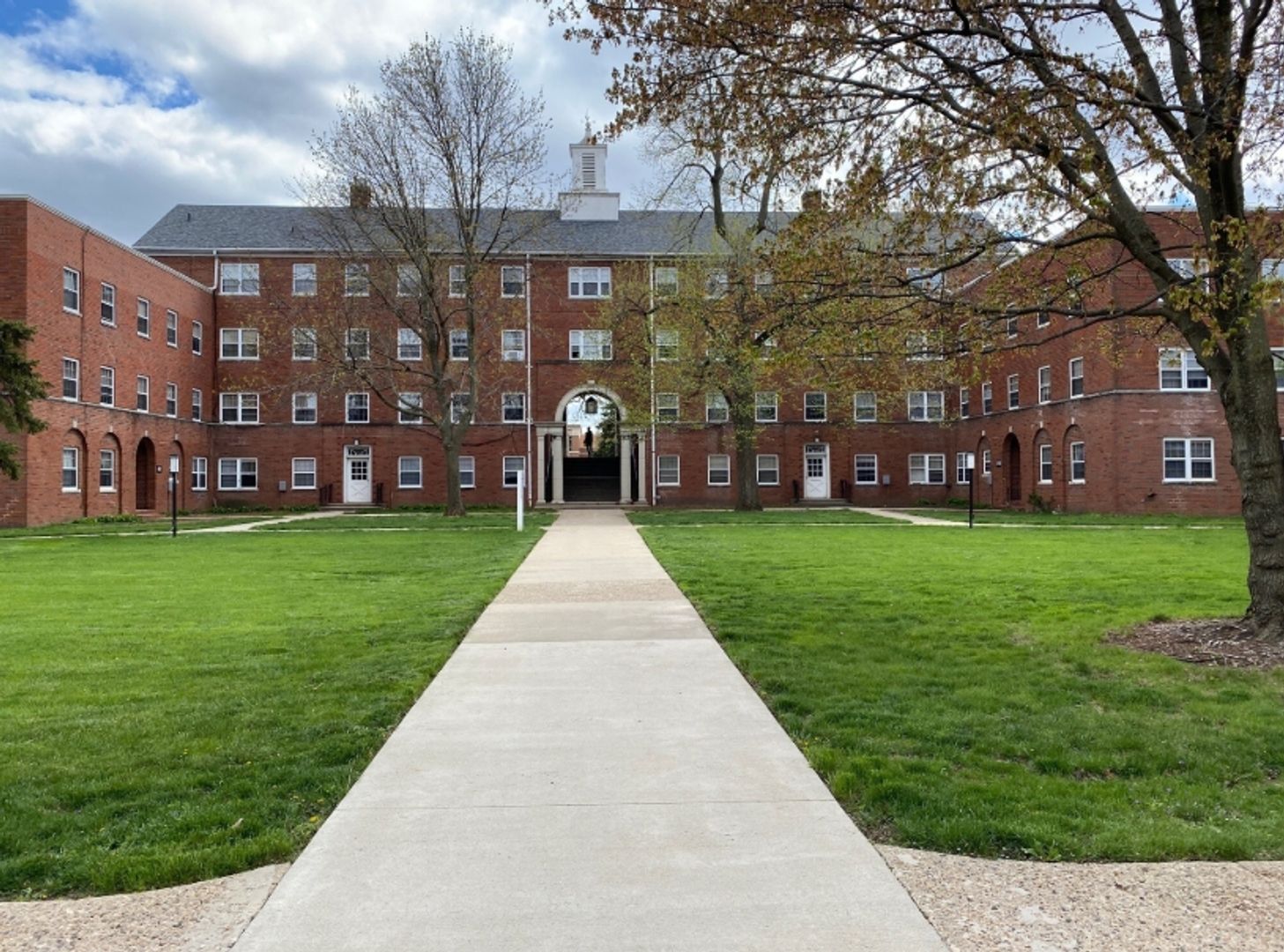 Des Moines Apartment: 3333 Grand Avenue