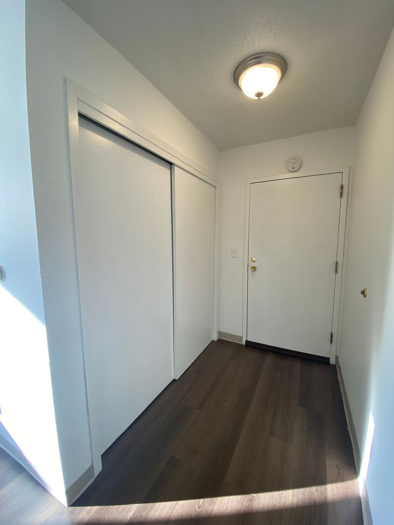 Ankeny Apartment: 210 NW College Avenue