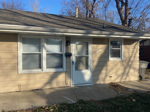 NEWLY REMODELED! 1 Bed, 1 Bath Home, PERFECT Location! – photo 1
