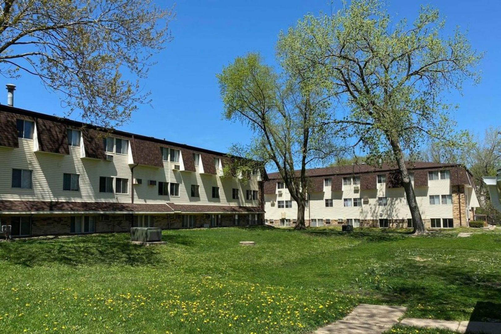 Des Moines Apartment: 5209 SW 9th Street