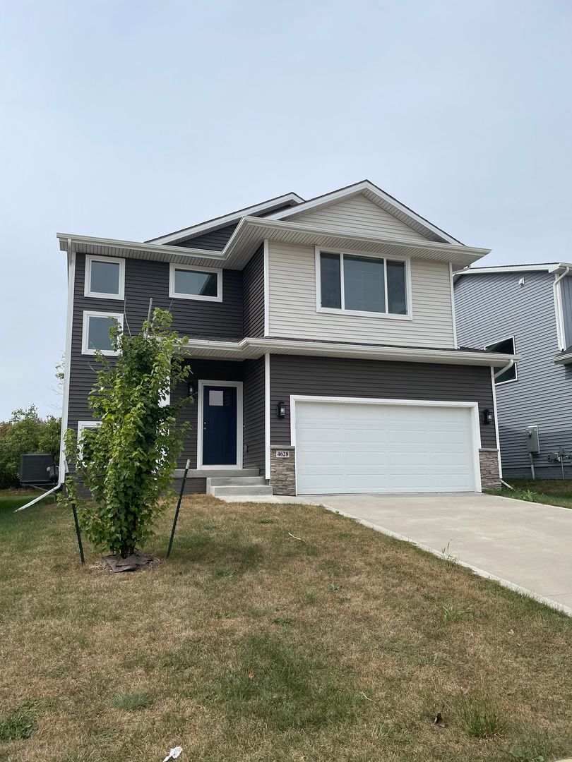 Urbandale House: 4628 167th Street