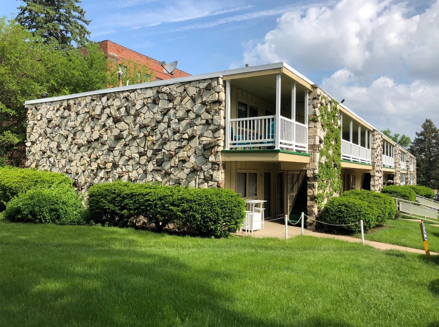 Des Moines Apartment: 2917 Grand Avenue