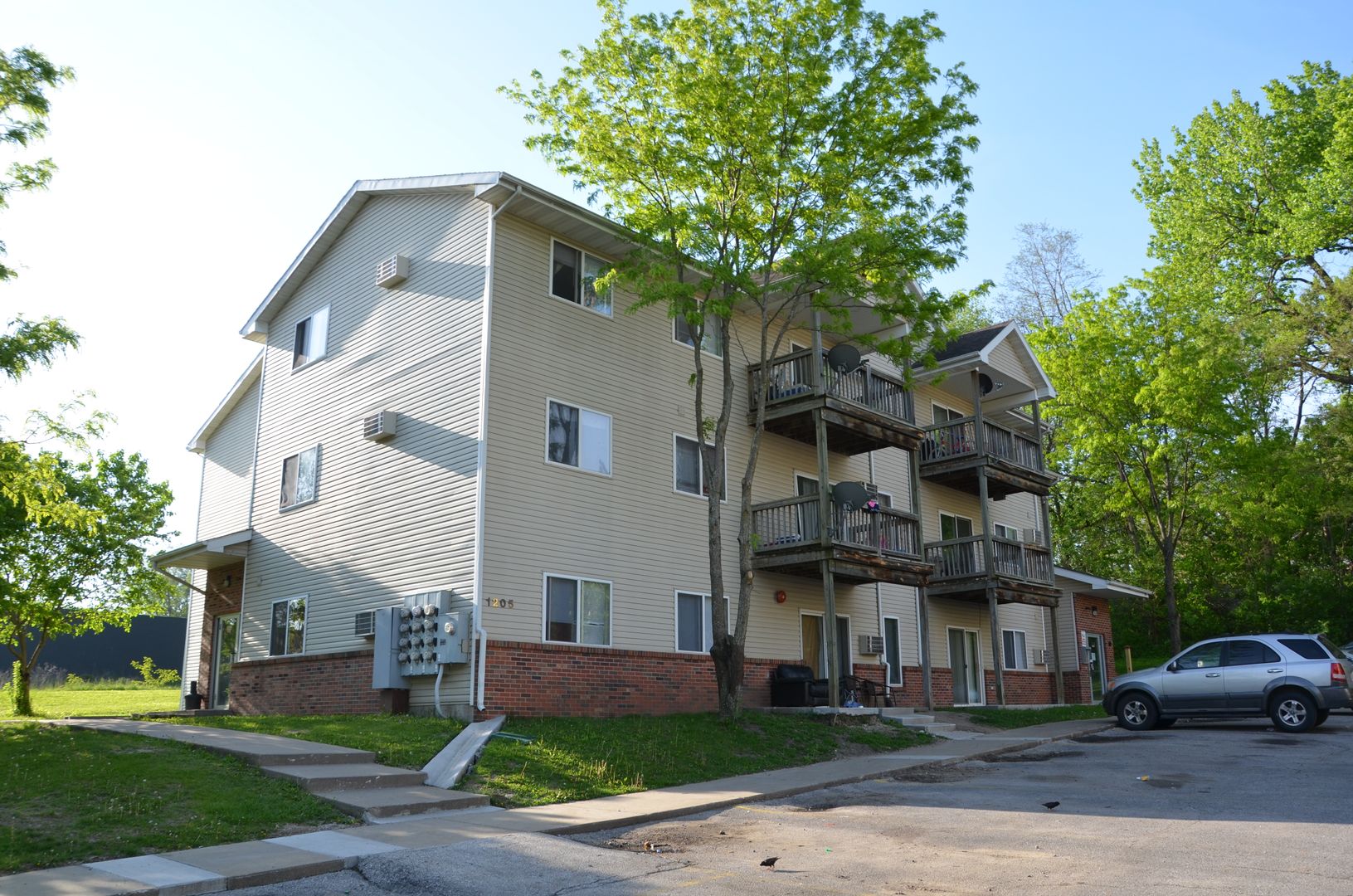 Des Moines Apartment: 1201 E Bell Avenue