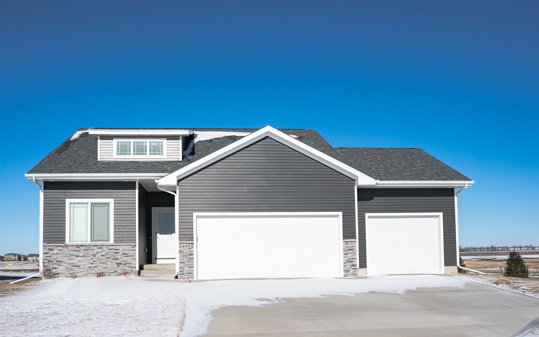 Waukee House: 615 SE Tallgrass Ln