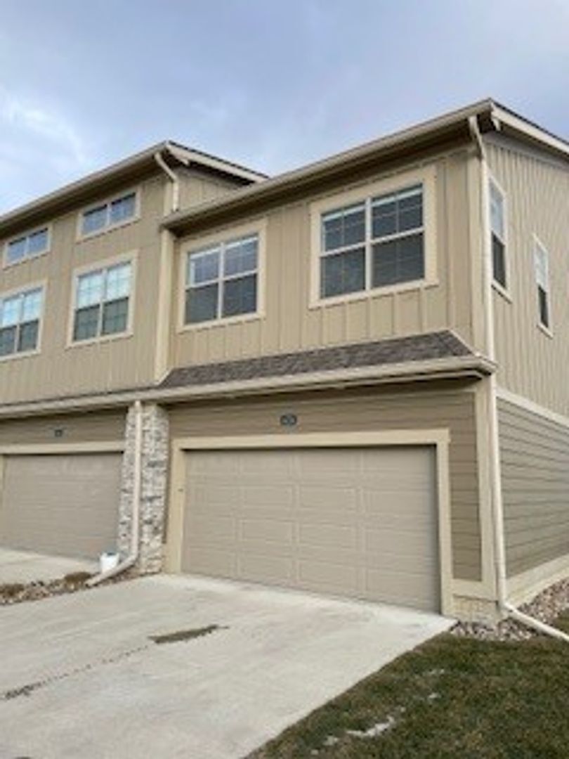 West Des Moines Townhome: 10101 Stark Drive