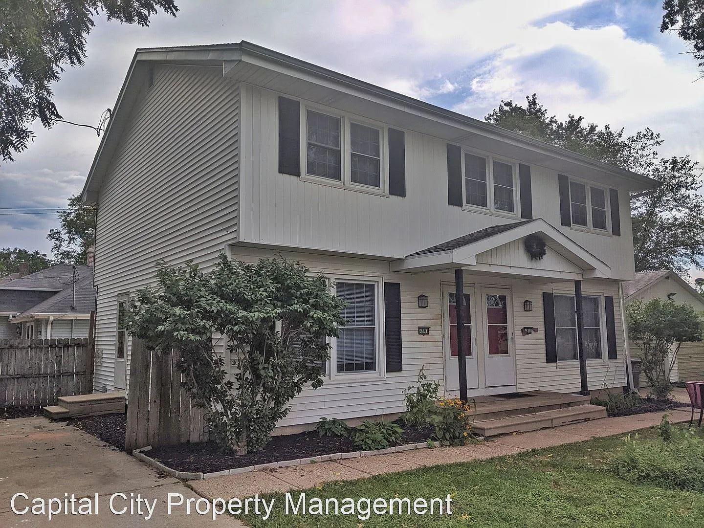 Des Mones Apartment: 4801/4803 SW 14th Street