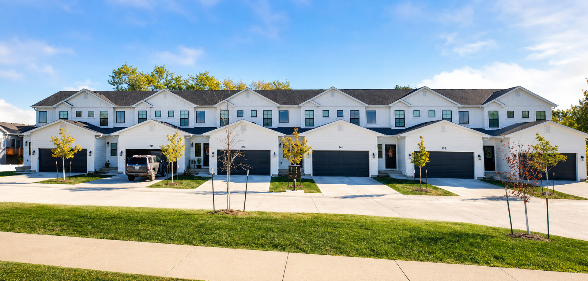 Grimes Apartment: 311 SW Brookside Dr