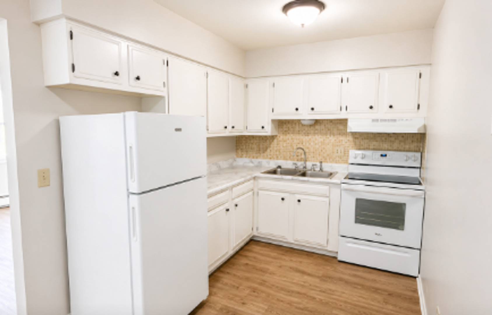 Des Moines Apartment: 4200 Knob Hill Drive