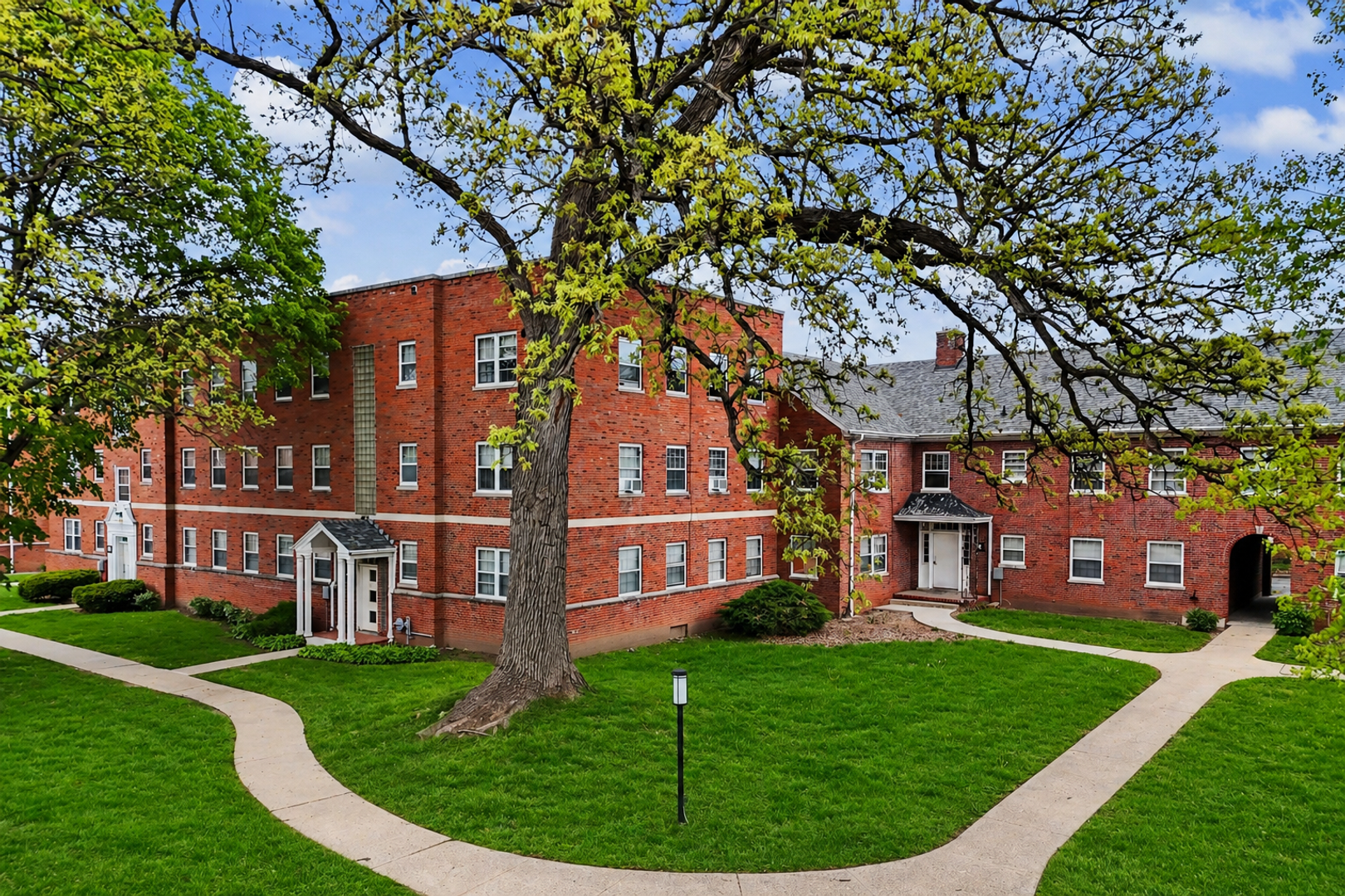 Des Moines Apartment: 3333 Grand Avenue