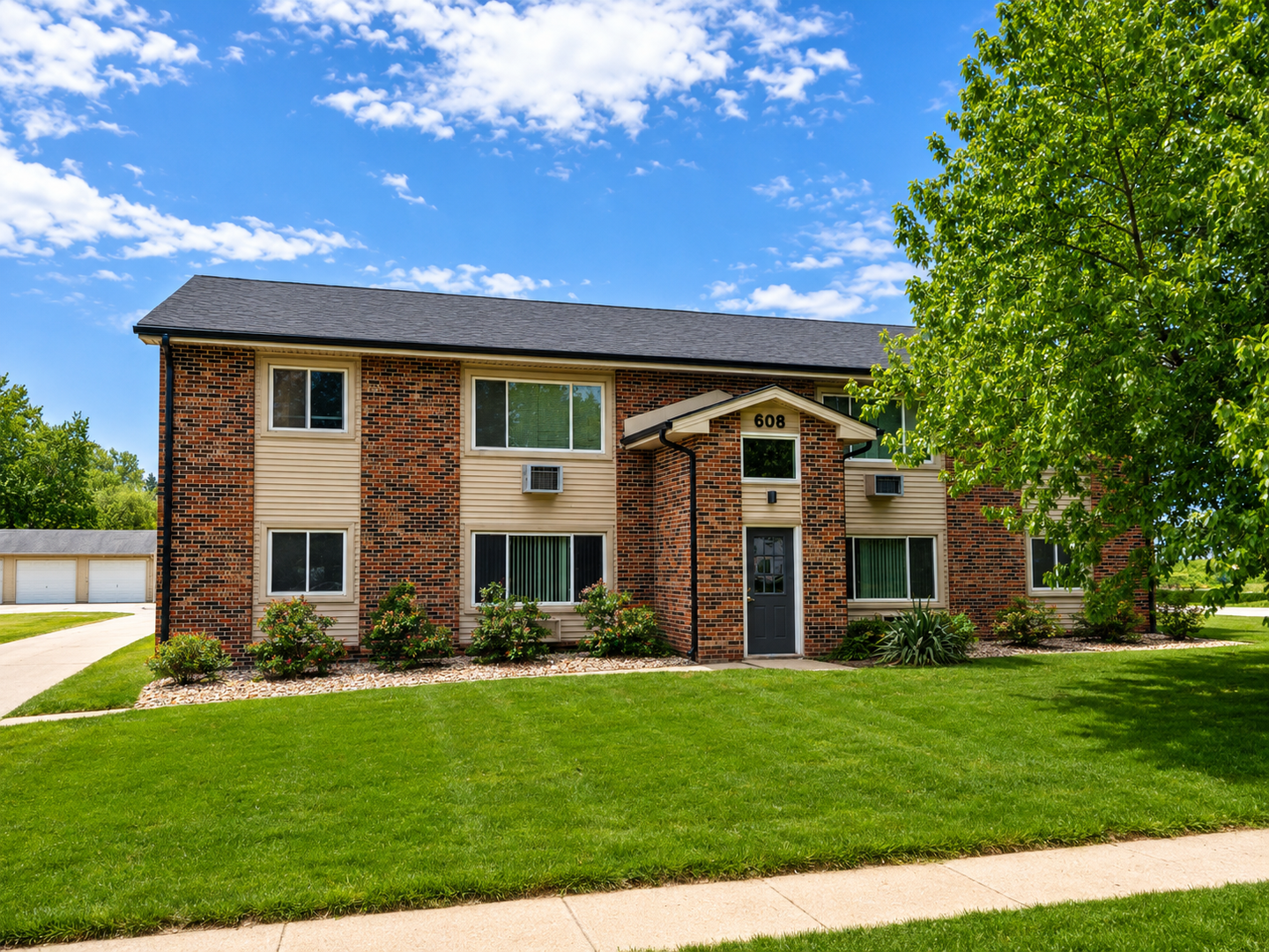 Grimes Apartment: 608 NE 4th Street