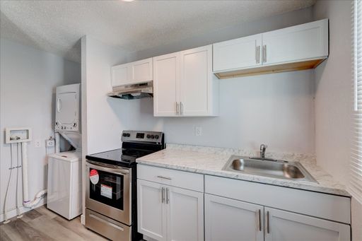 Renovated 1 Bedroom - Washer and Dryer in Unit! – photo 1