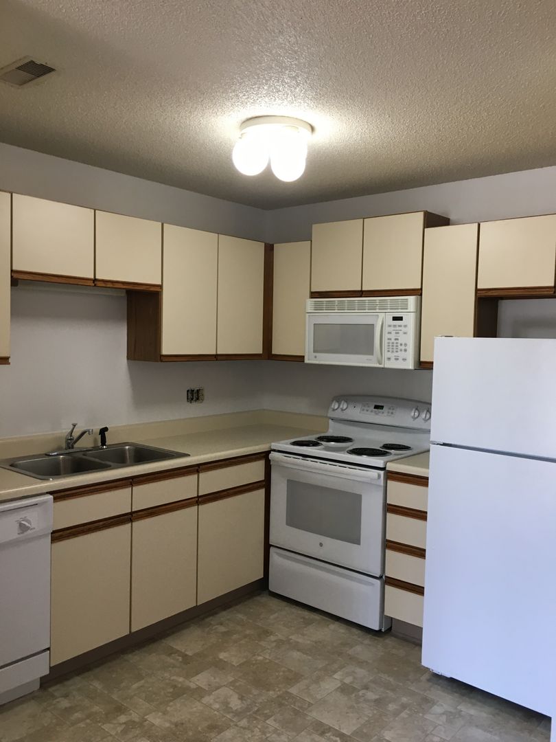 Des Moines Apartment: 2929 Beaver Ave