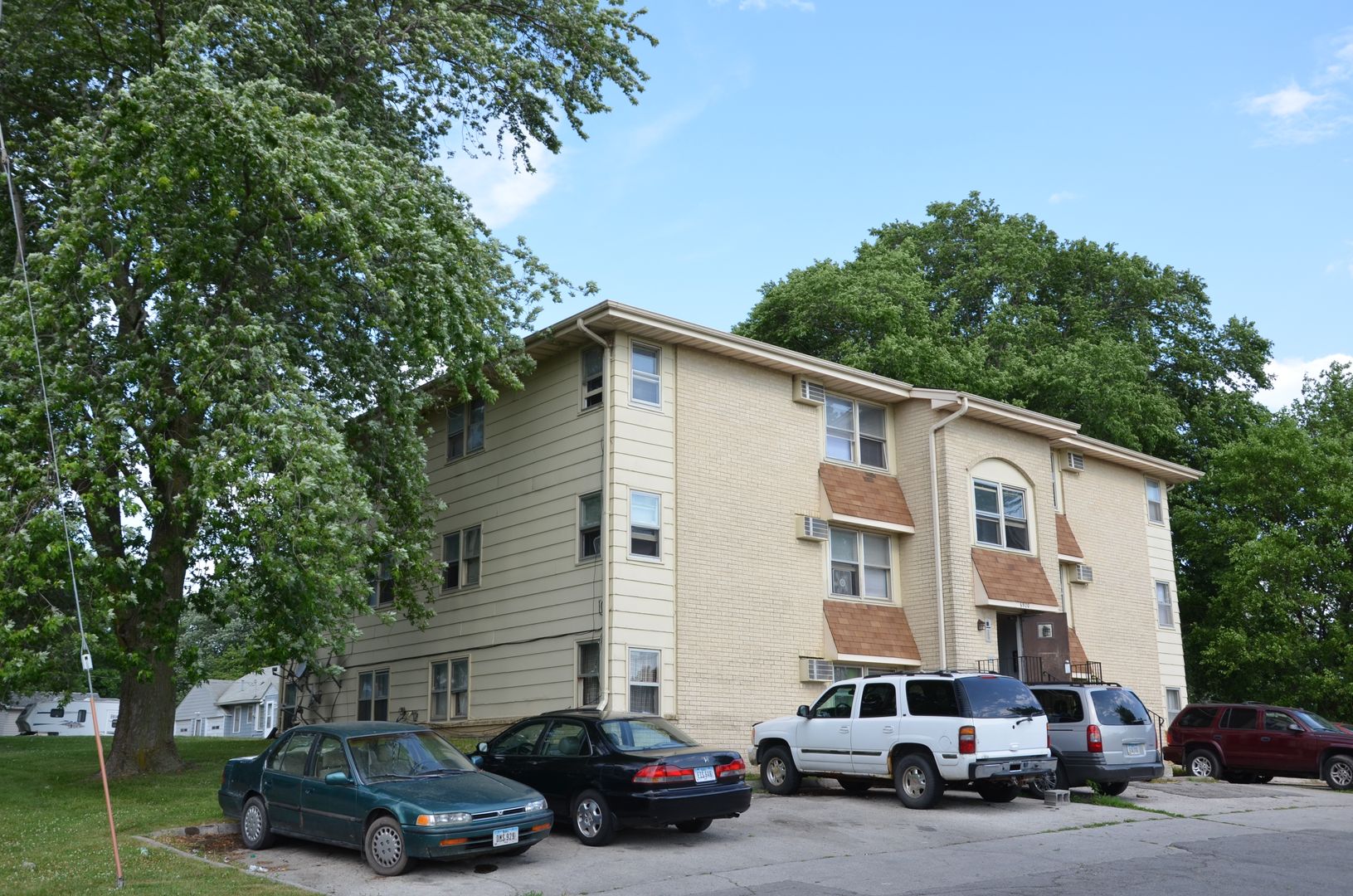 Des Moines Apartment: 6920 SW 9th Street