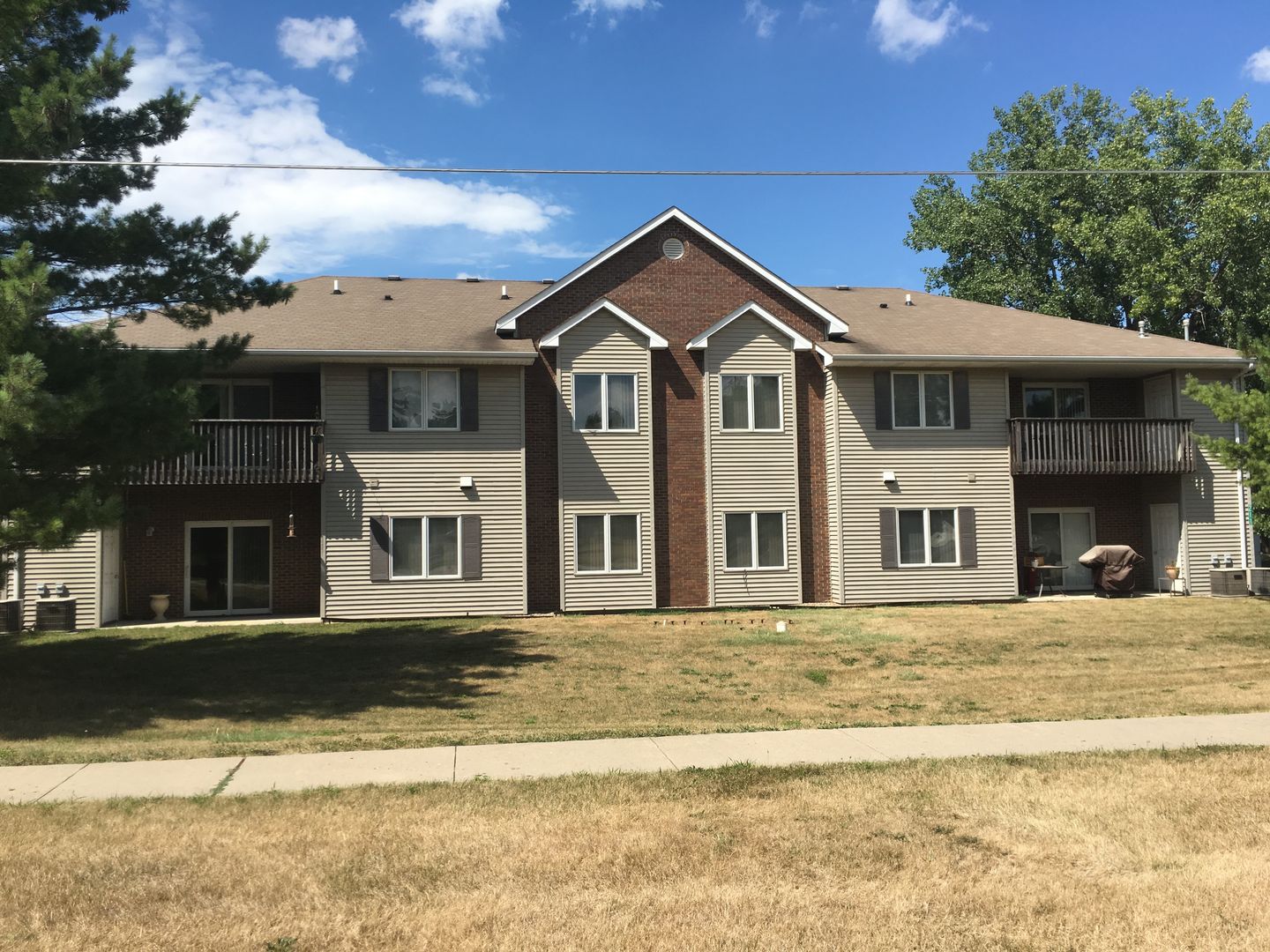 Waukee Apartment: 211 Ashworth Dr