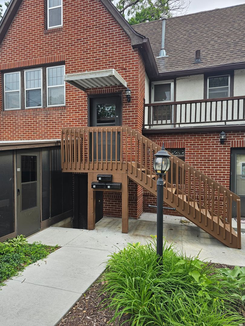 Des Moines Apartment: 5012 Ingersoll