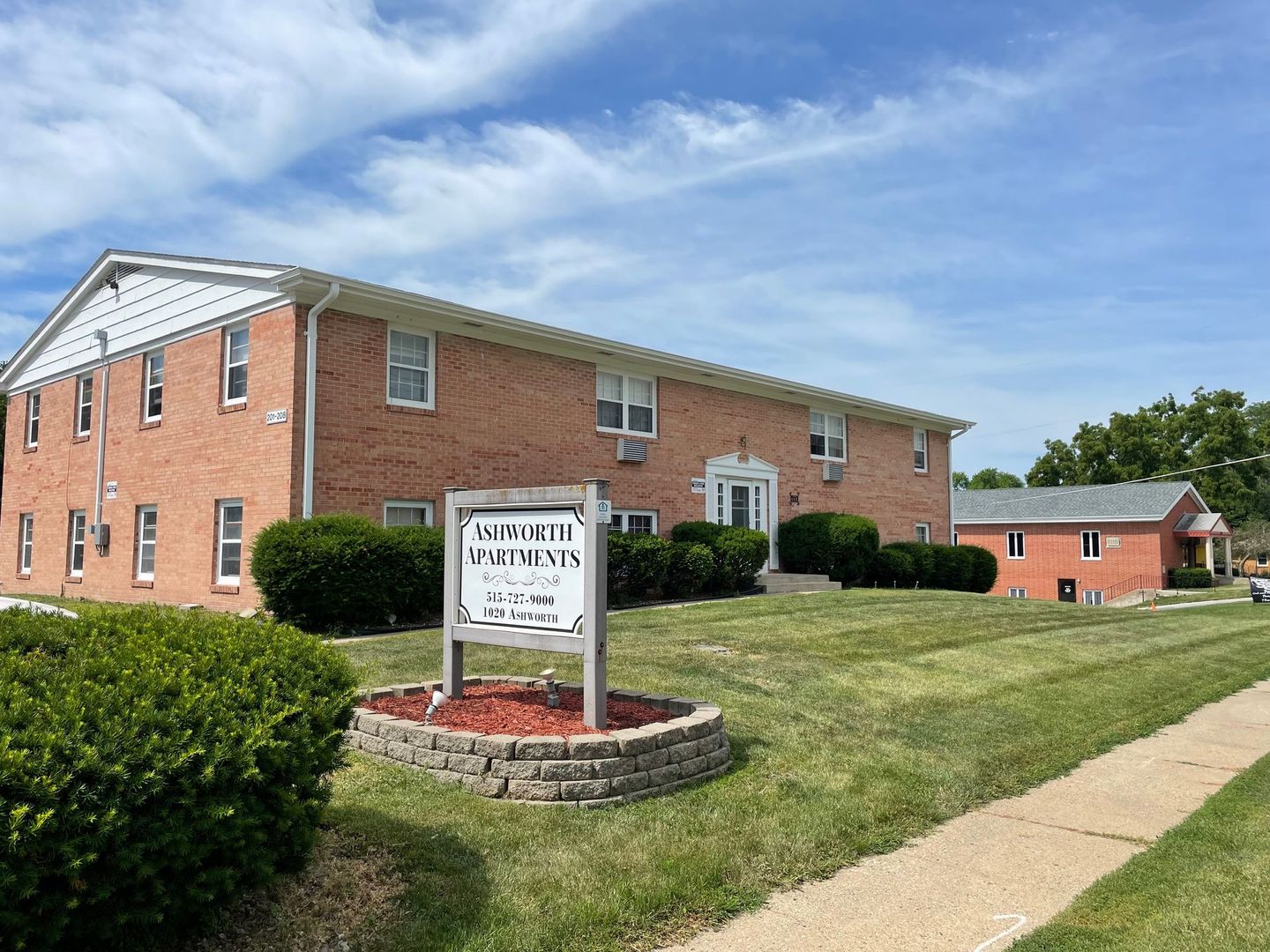 West Des Moines Apartment: 1020 Ashworth Road