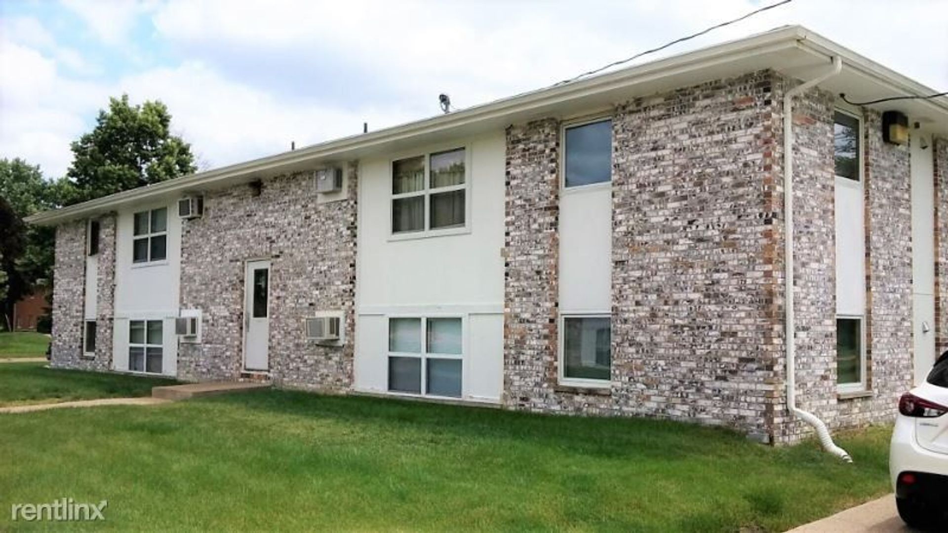 Ankeny Apartment: 222 NW College Avenue