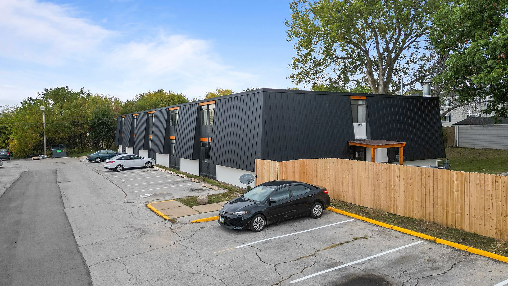 Urbandale Apartment: 7631 Hickman Road