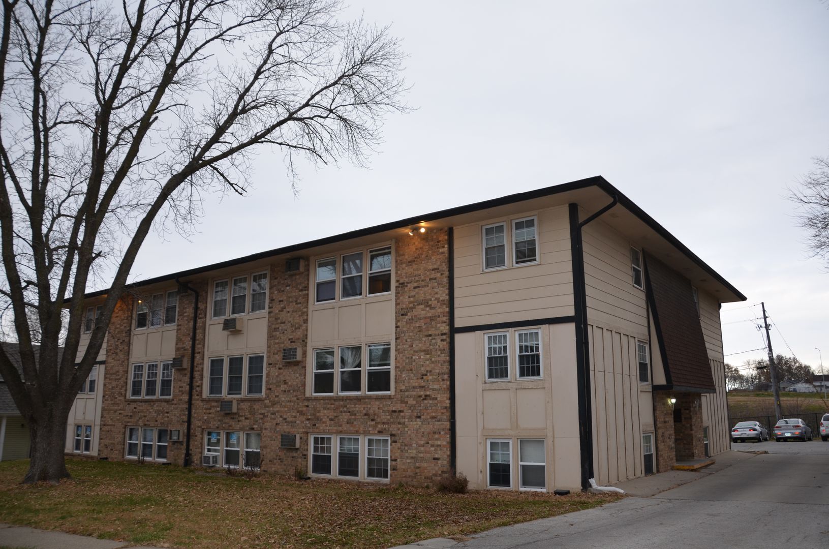 Des Moines Apartment: 820 Lyon Street