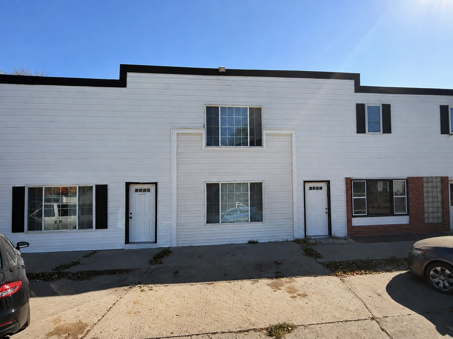 Adel Apartment: 115 S 6th Street