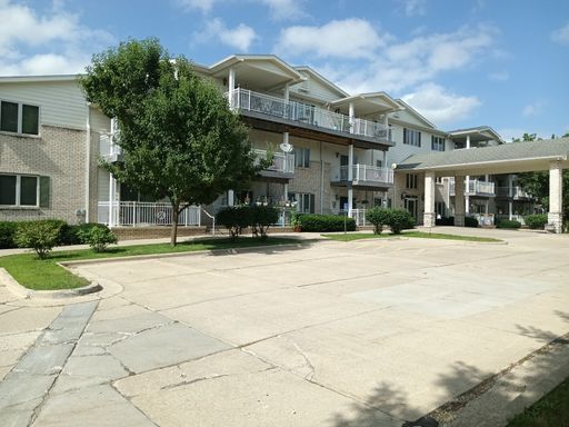 Spacious 1BR/1BA at Shelly Rose – 55+ Living with Heated Underground Parking on Indianola Ave! – photo 1