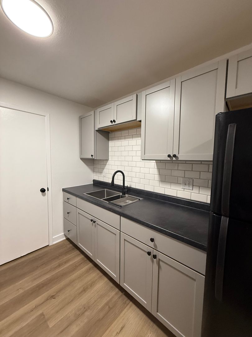 Crossroad Apartments 10 of 12
