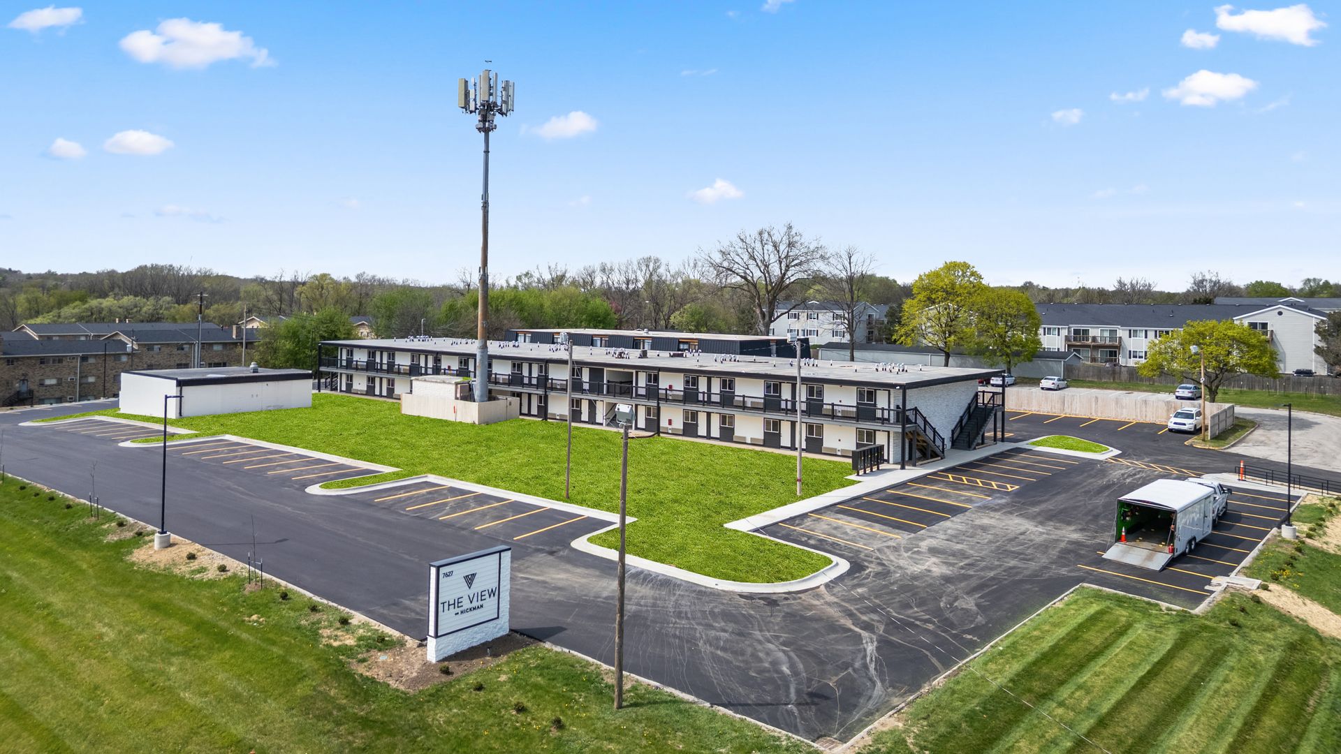 Urbandale Apartment: 7627 Hickman Road