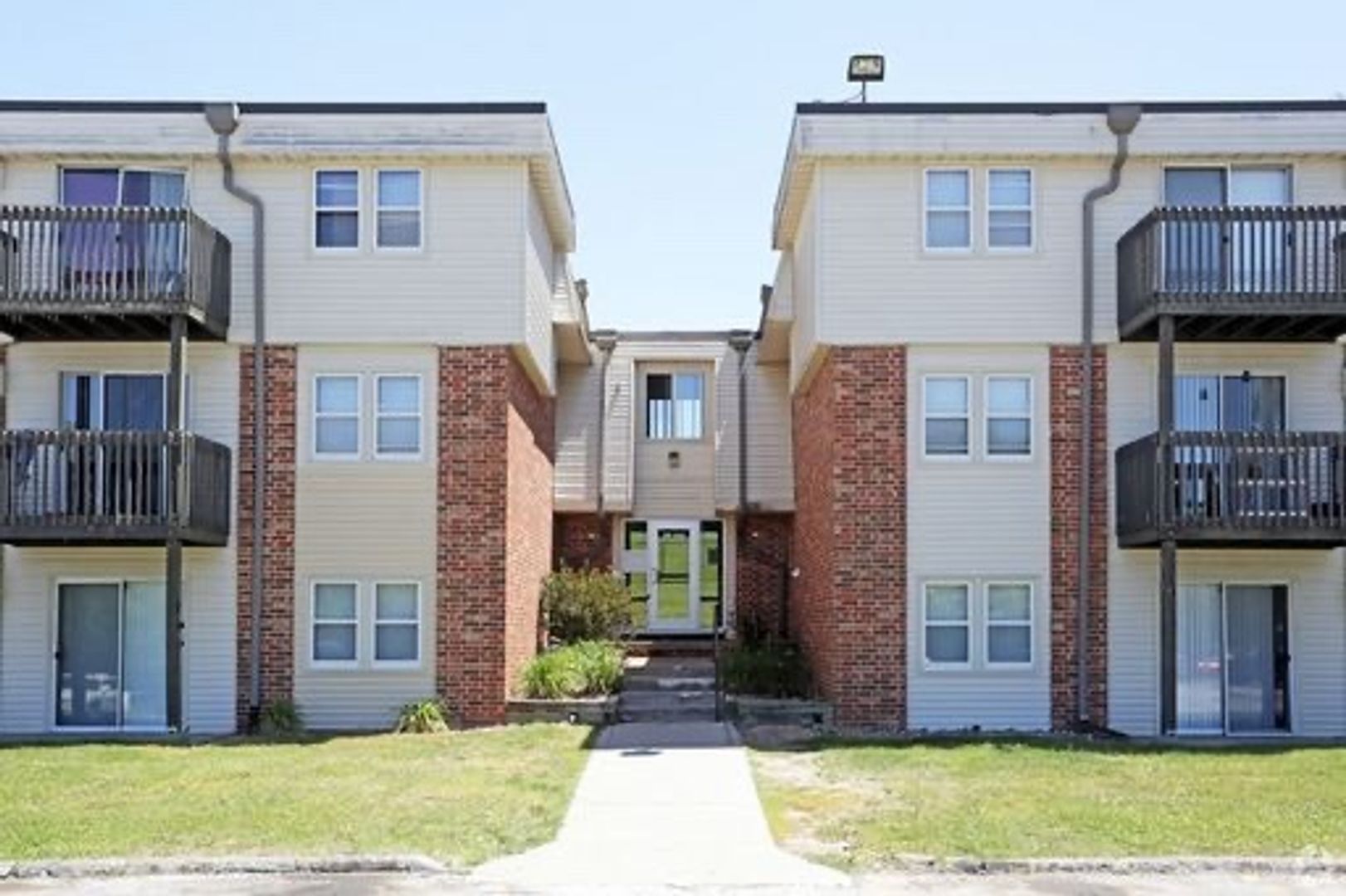 Des Moines Apartment: 2701-2715 SW 23rd Street