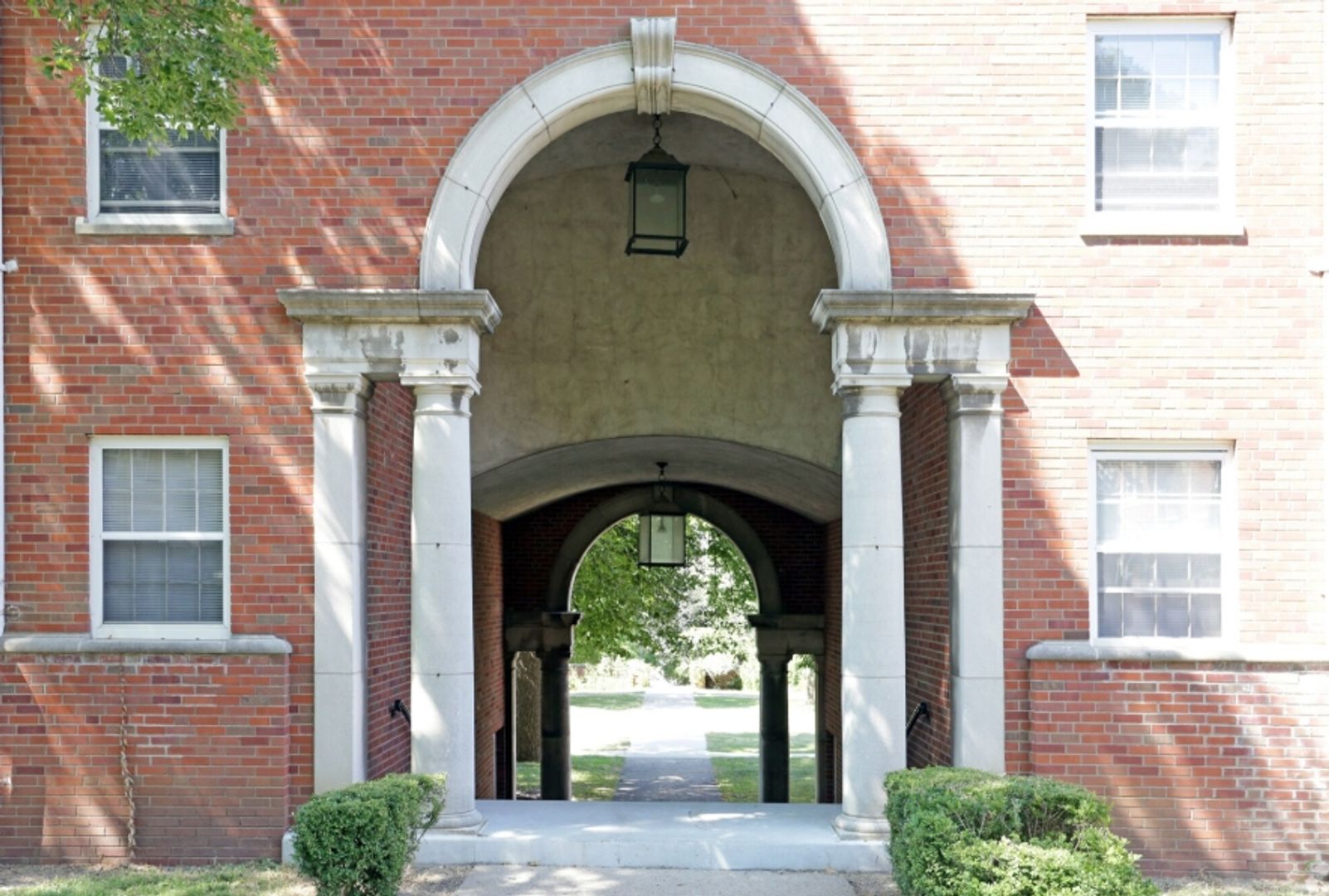 Des Moines Apartment: 3333 Grand Avenue