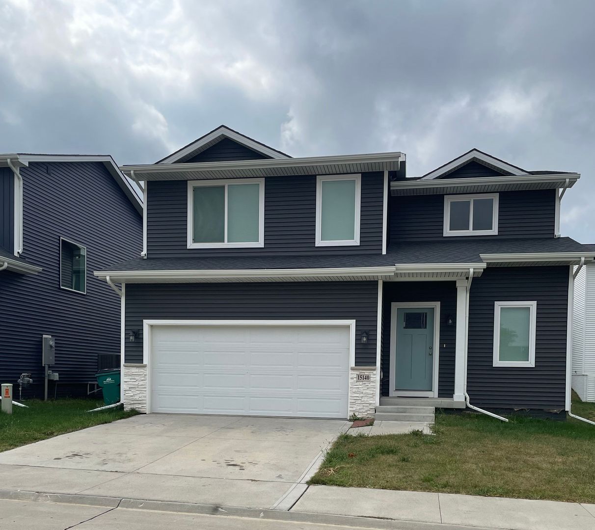 Urbandale House: 15140 Foxglove Lane