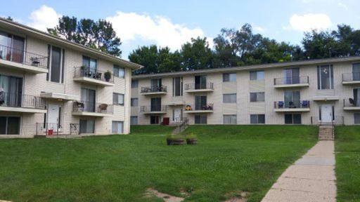 Nice ground floor 2 bedroom 1 1/2 bath