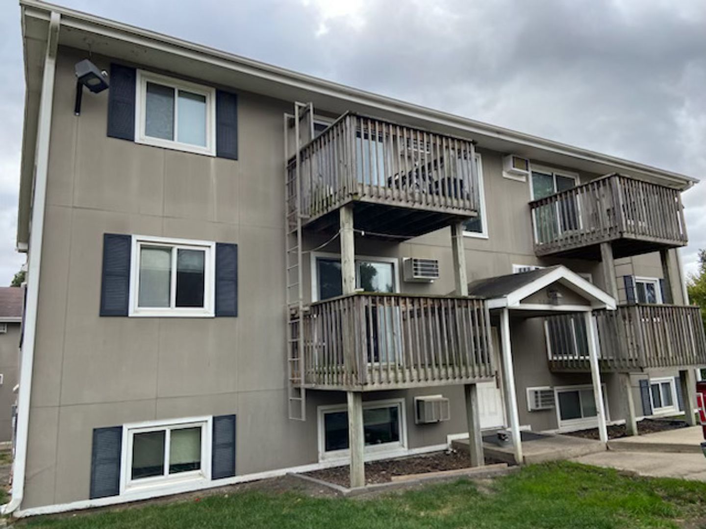 West Des Moines Apartment: 1114-1124 Vine Street