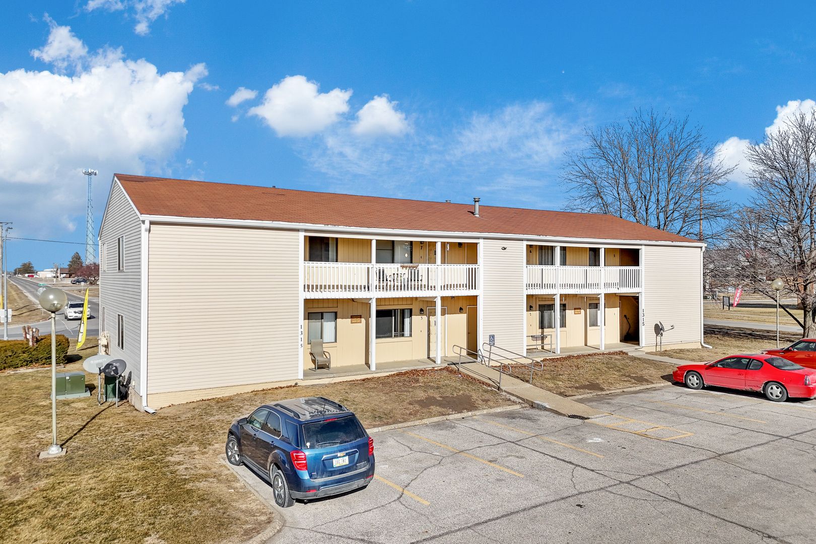 Indianola Apartment: 813 N 14th St