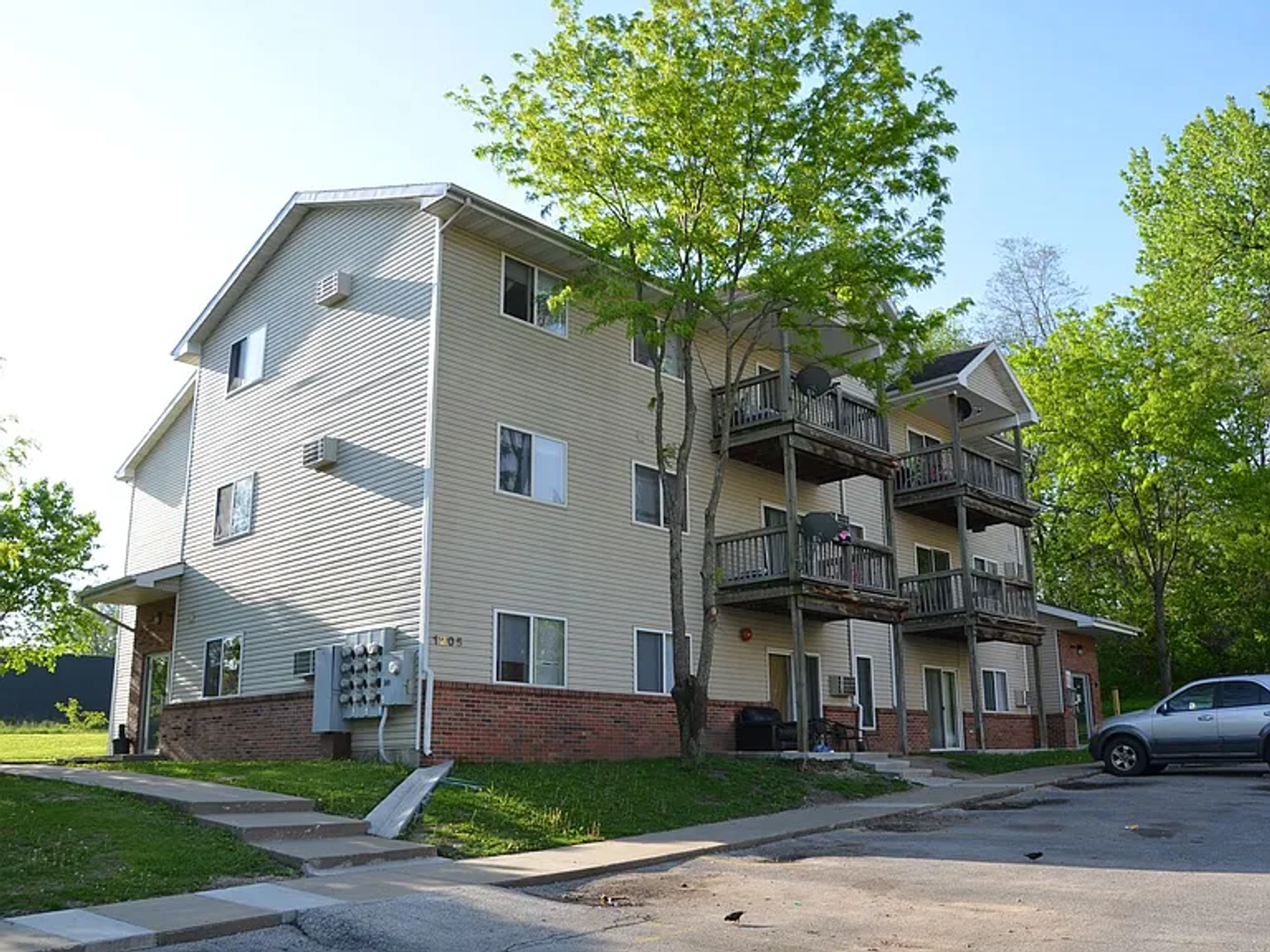 Des Moines Apartment: 1201 E Bell Avenue