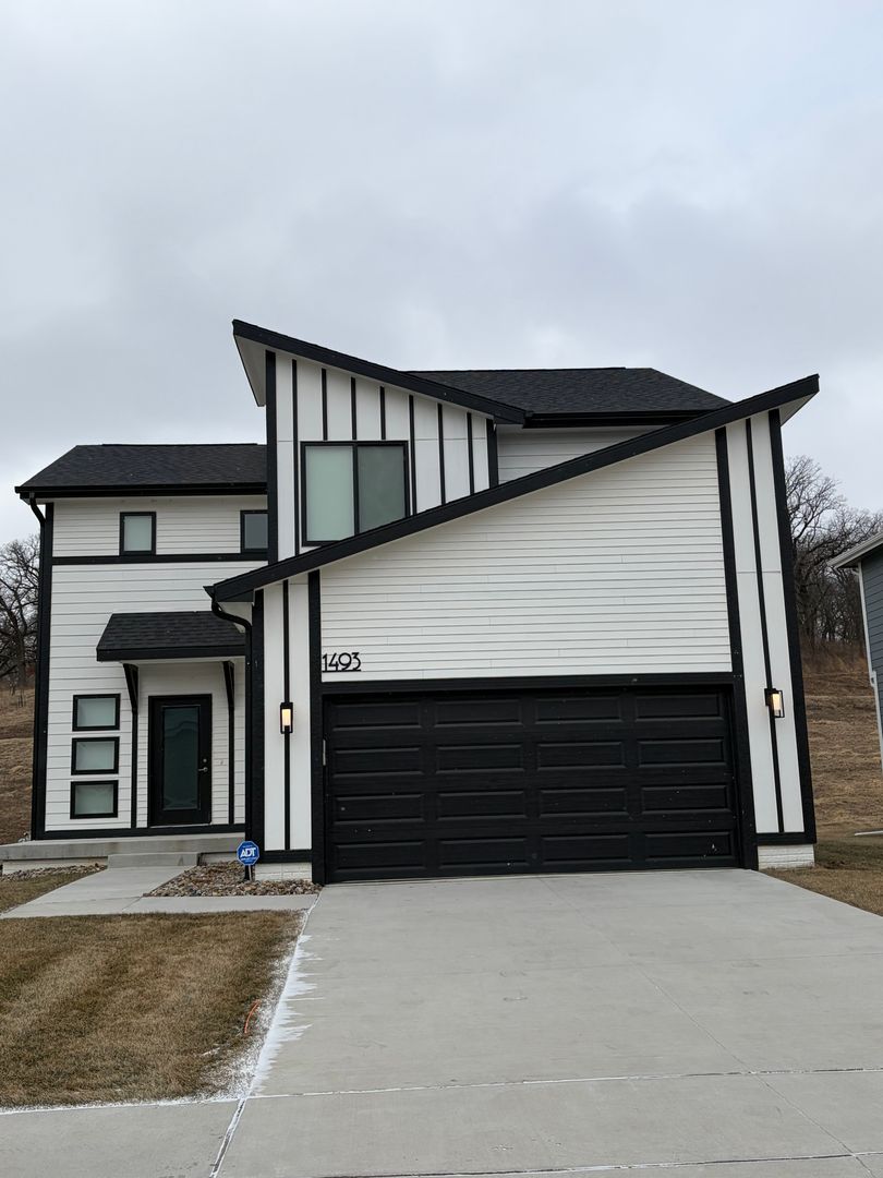 West Des Moines House: 1493 King's Grove Avenue