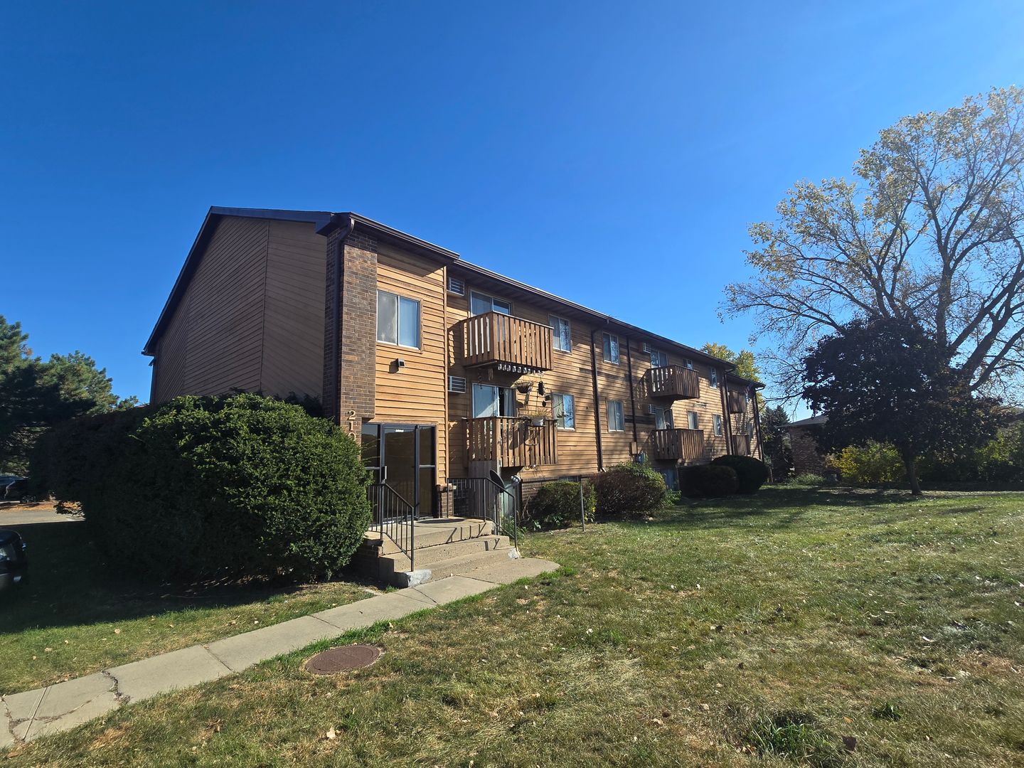 West Des Moines Apartment: 2100 & 2108 Grand Avenue