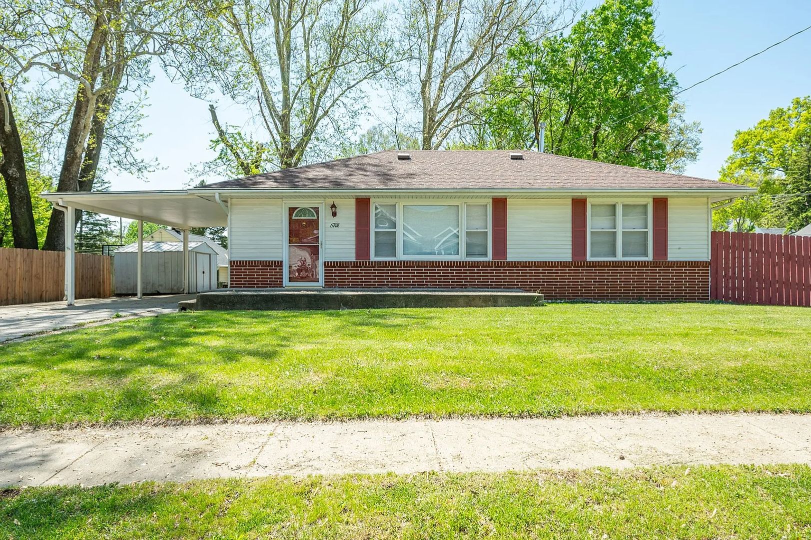 Urbandale House: 6708 Madison Avenue