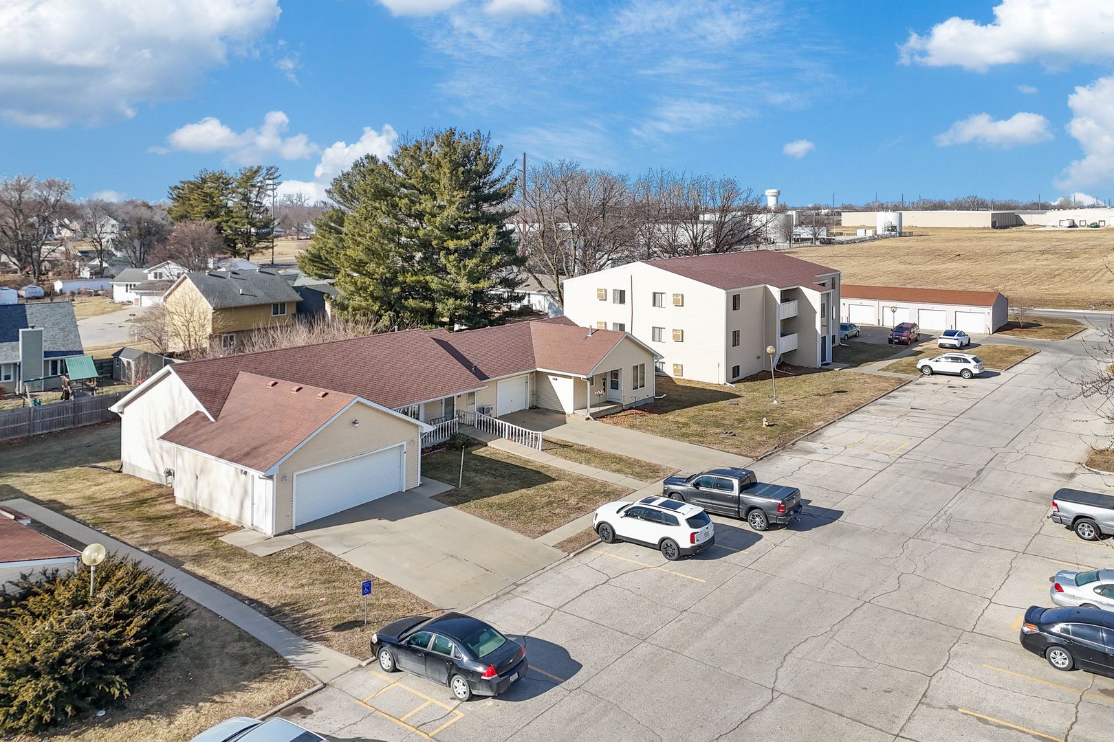 Indianola Apartment: 911 N 14th Street