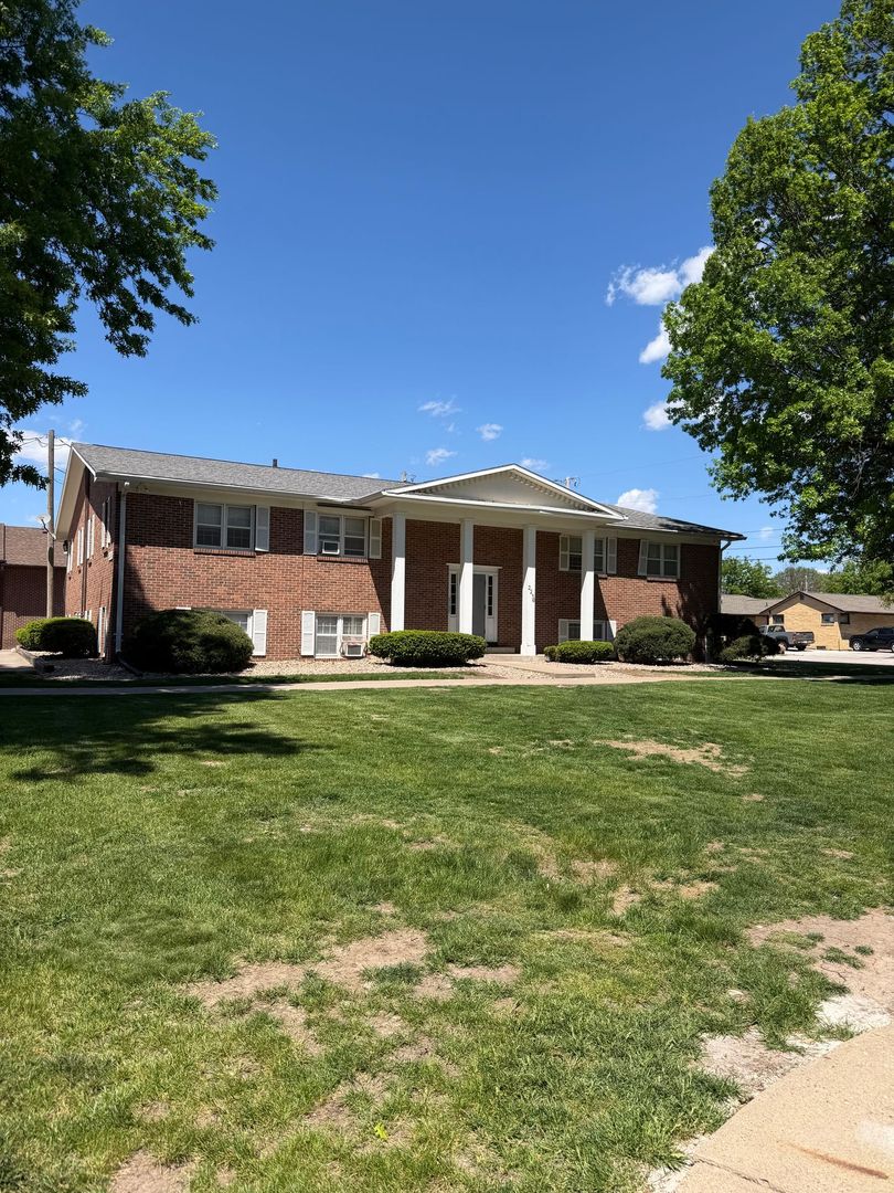 Windsor Heights Apartment: 2226-2234 68th Street