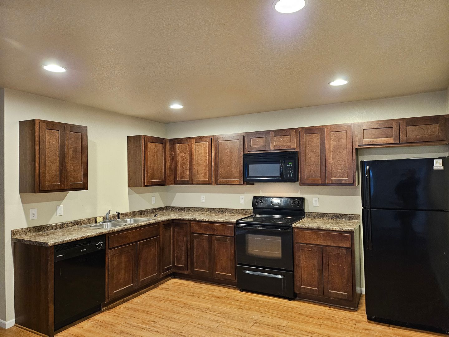 Altoona Apartment: 1550 28th Avenue SW