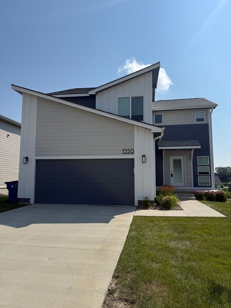 West Des Moines House: 1550 King's Grove Avenue