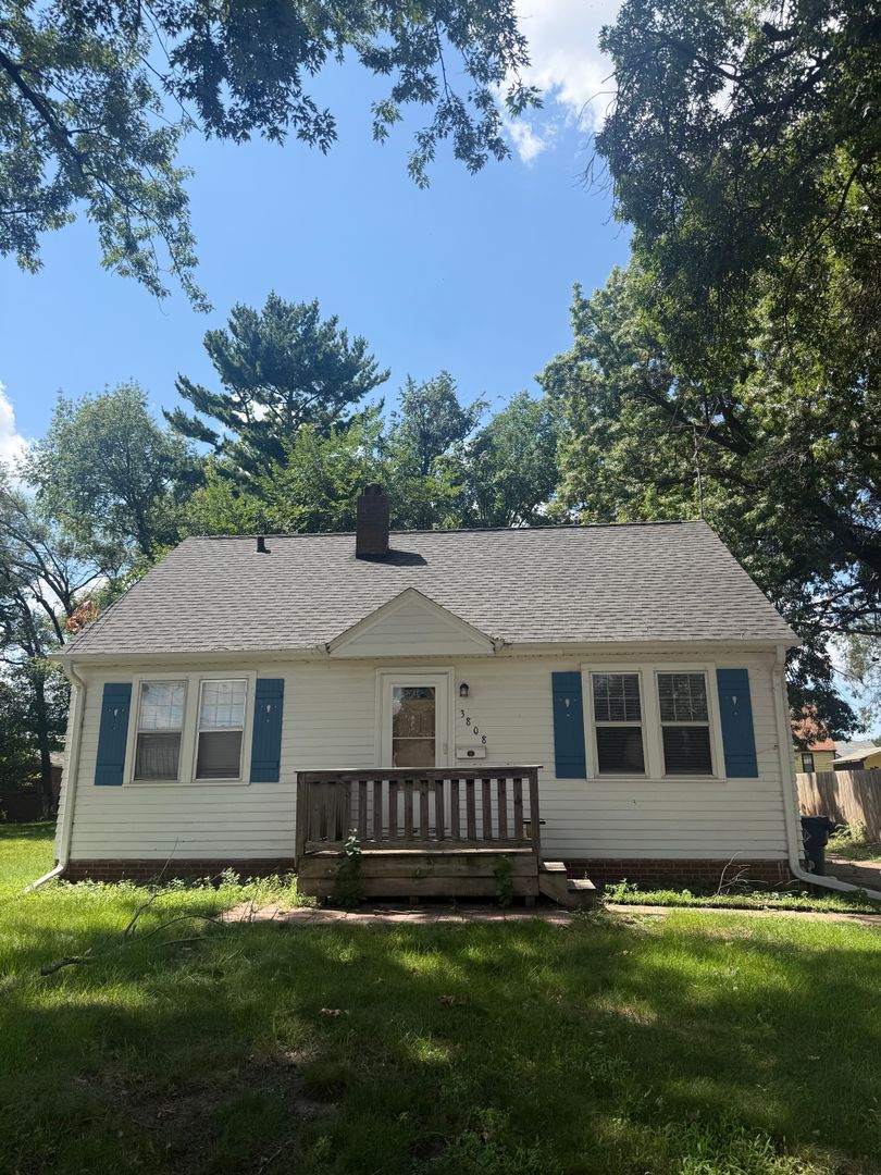 urbandale House: 3808 68th St.