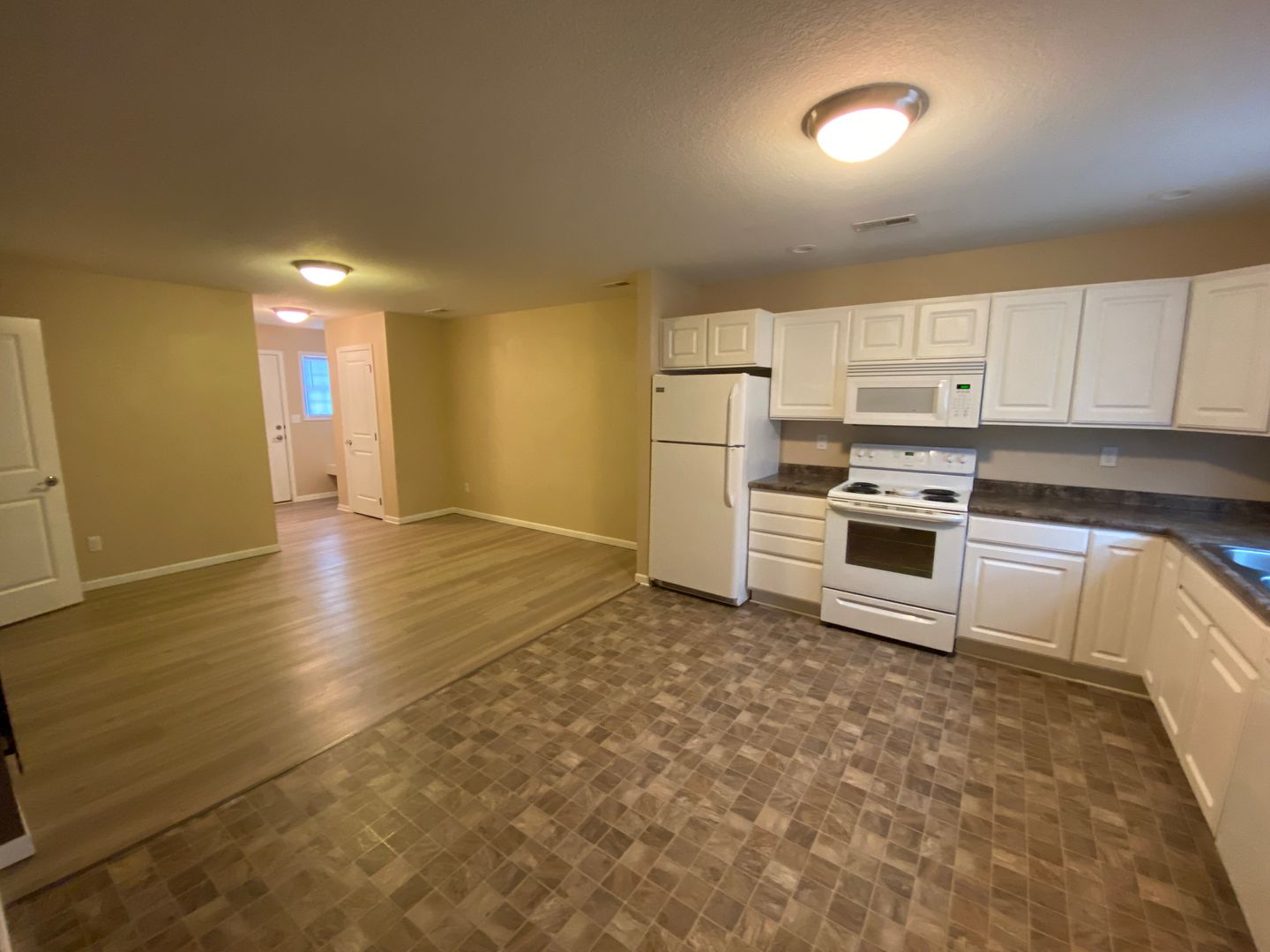 Indianola Apartment: 808 E Lincoln Avenue