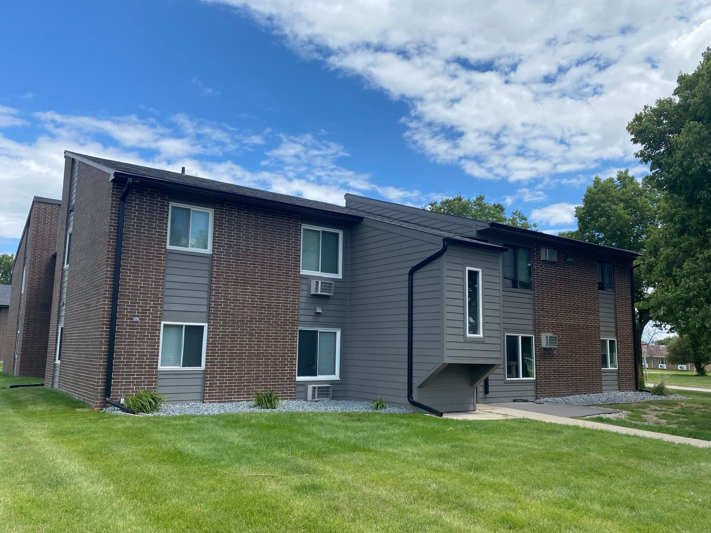 Granger Apartment: 1600 Linden Street